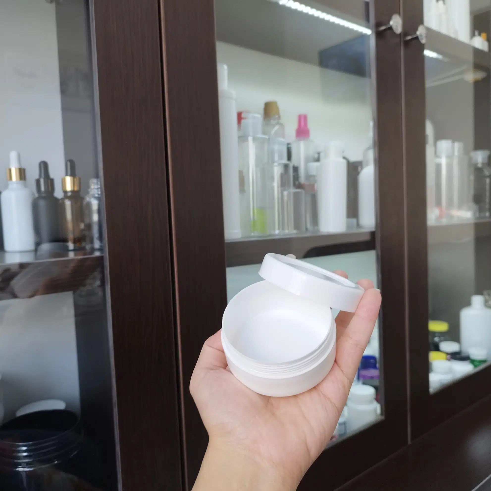 قوطی کرم ۱۰۰ گرمی نوین سفید - Image 2