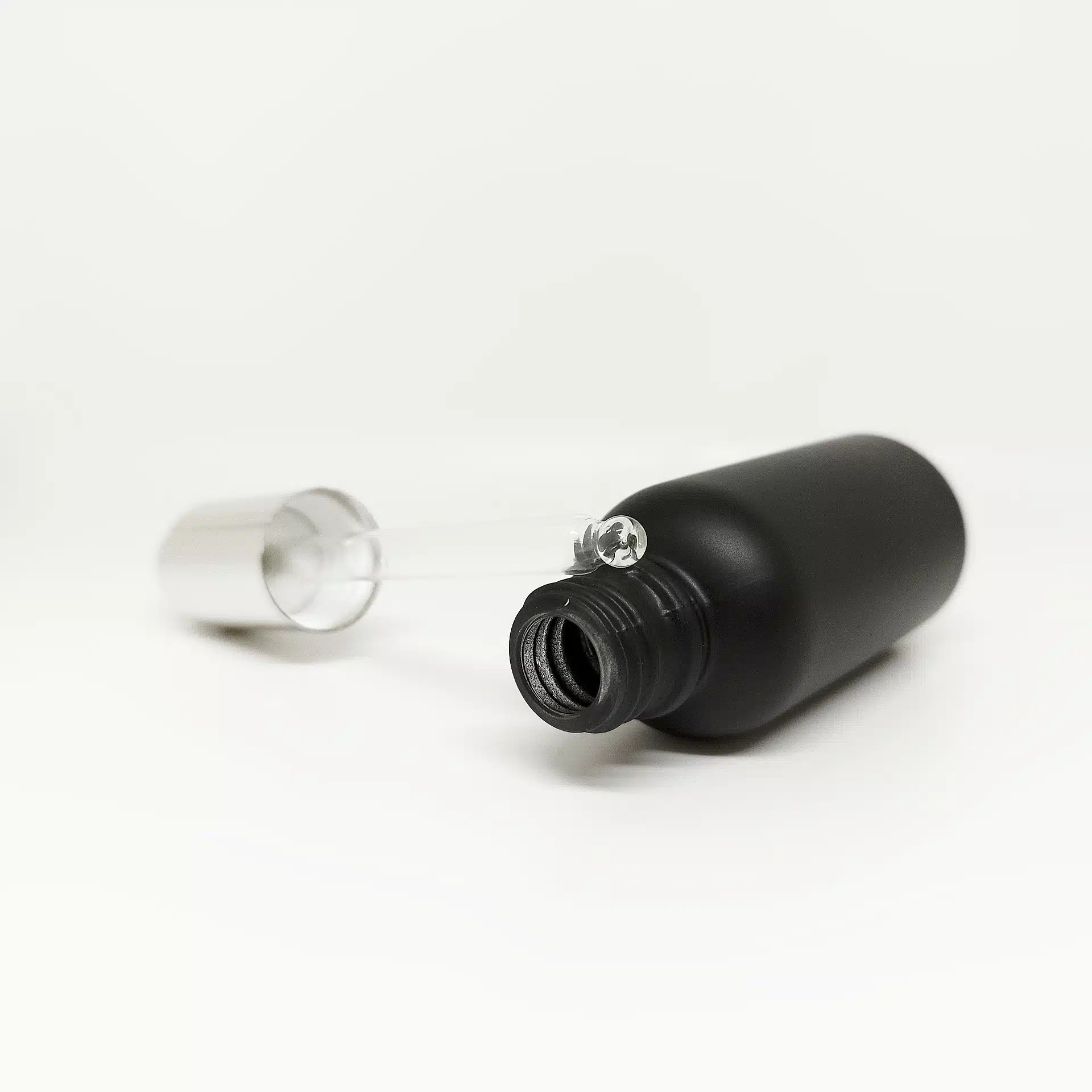 شیشه قطره ۳۰ میل وارداتی مشکی با قطره چکان دکمه ای کروم وارداتی - Image 3