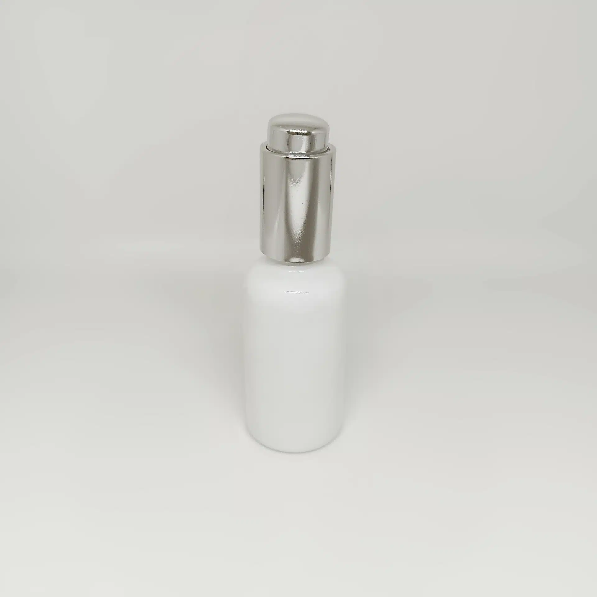 شیشه قطره ۳۰ میل وارداتی سفید با قطره چکان دکمه ای کروم وارداتی - Image 2