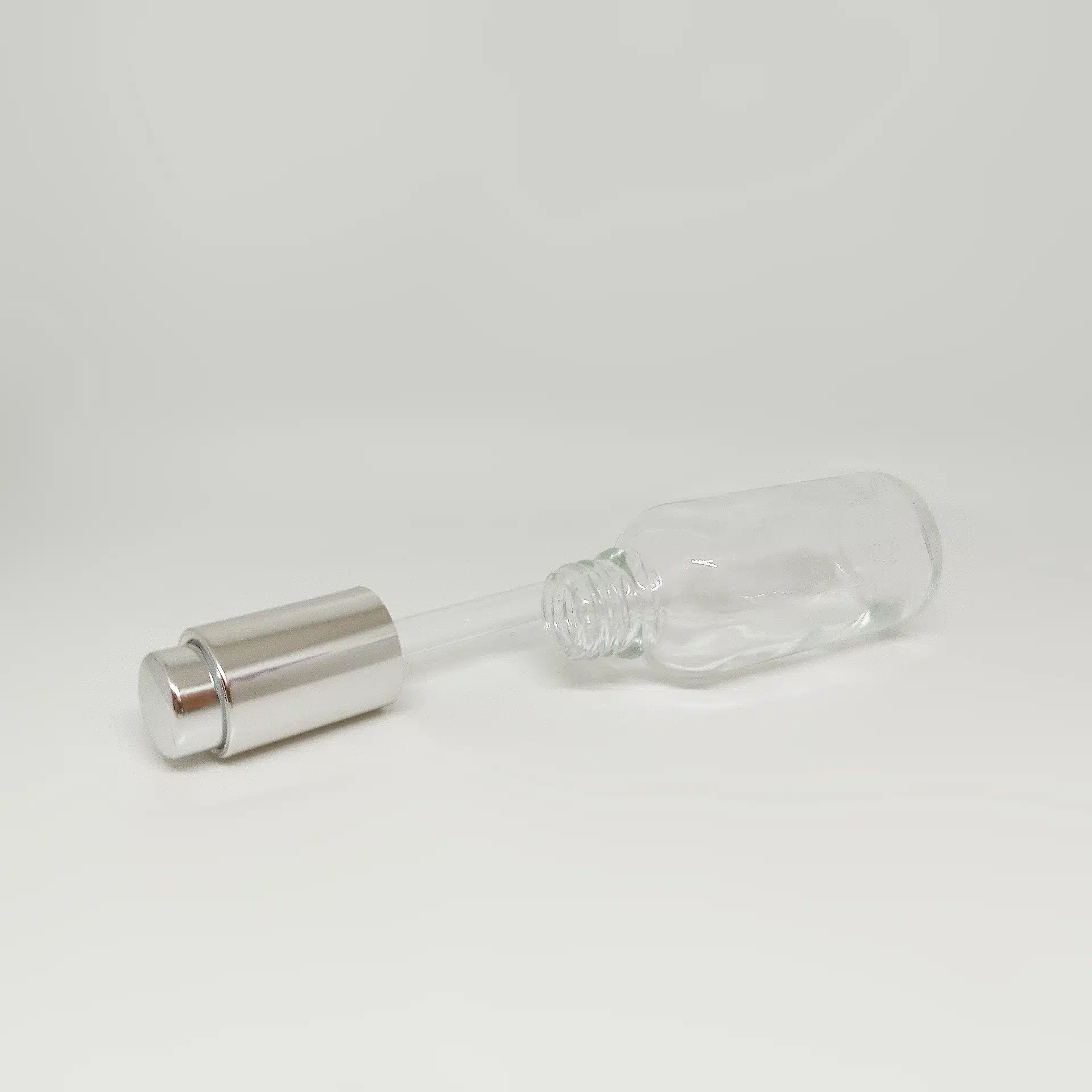 شیشه قطره ۳۰ میل شفاف با قطره چکان دکمه ای کروم وارداتی