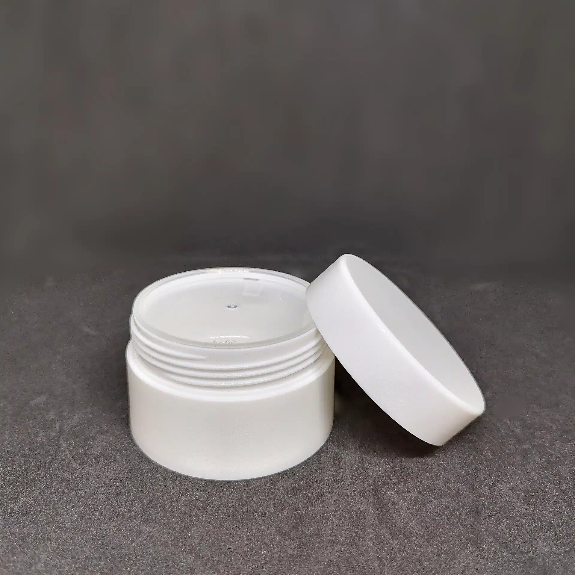 قوطي کرم 50 گرمي سفيد دوجداره Hm-8 - Image 3